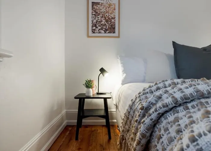 Charming Cottage Near The City With Parking