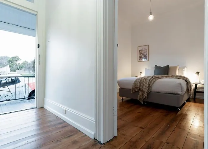 Charming Cottage Near The City With Parking