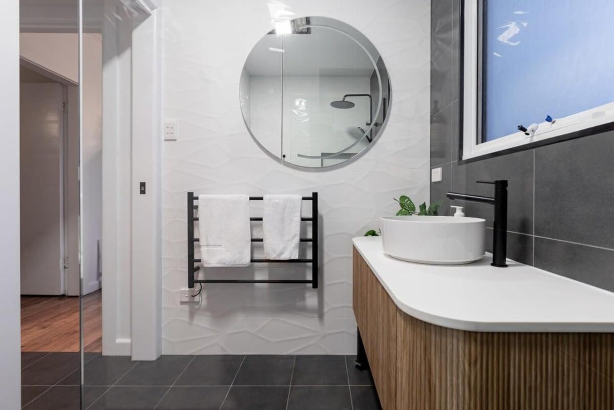 Charming Near The With Parking Launceston