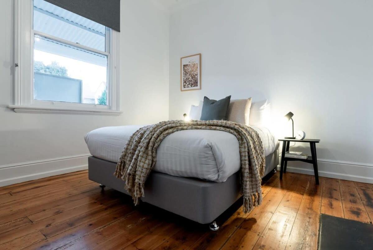 Holiday home Charming Near The With Parking Launceston