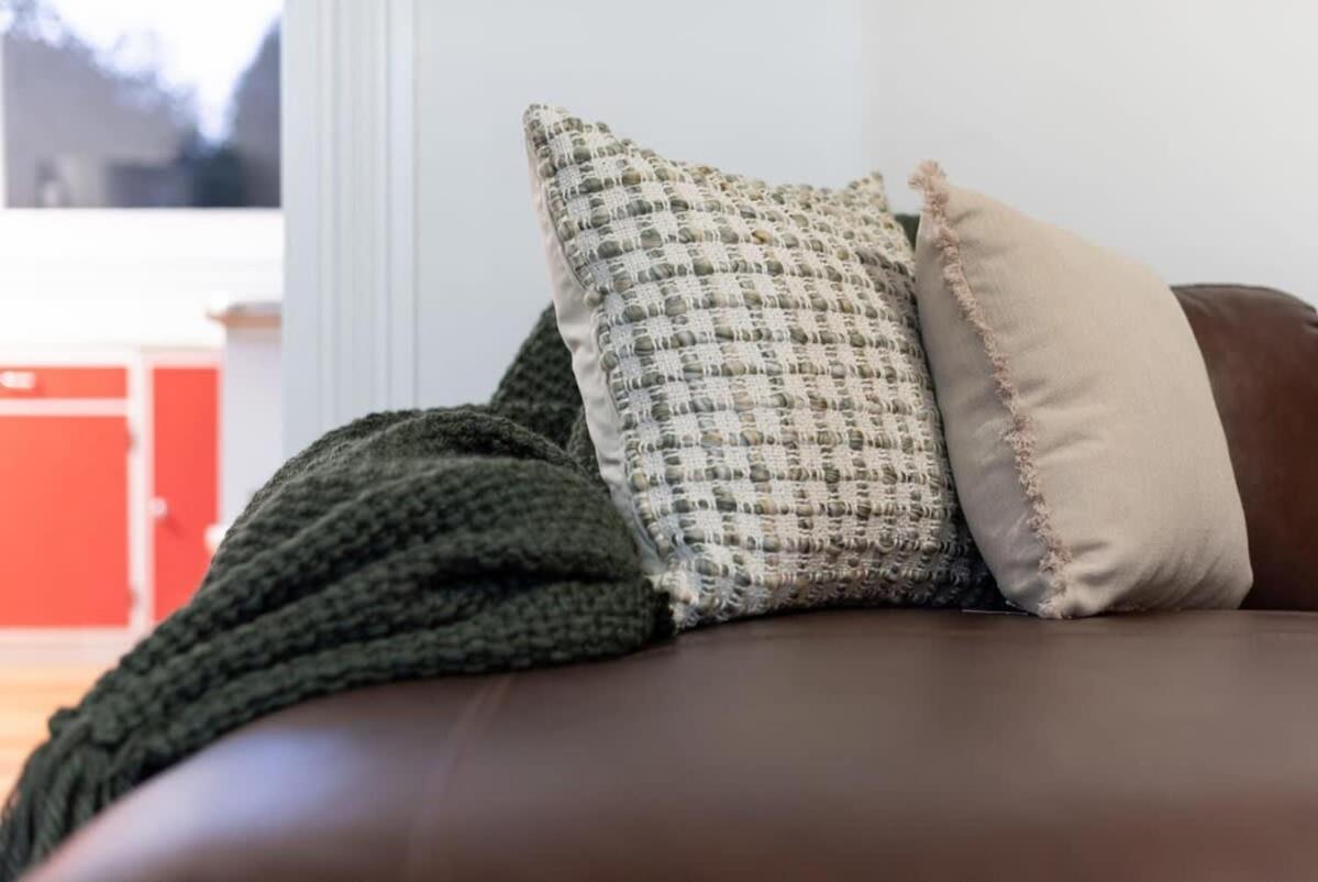 Holiday home Charming Near The With Parking Launceston